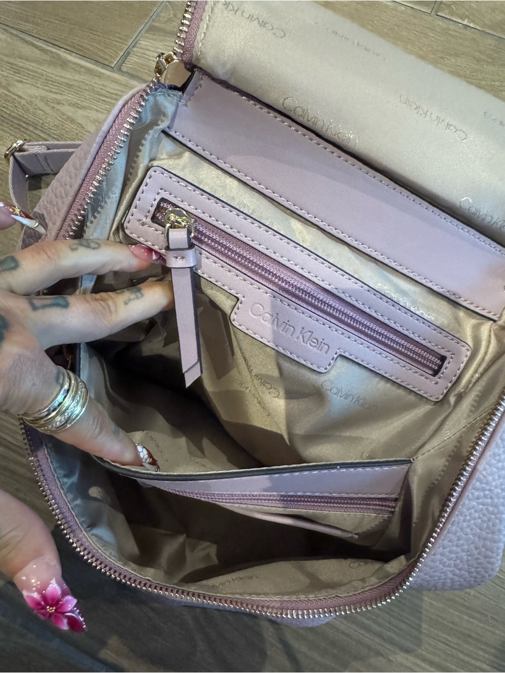Calvin Klein Zulle Mauve Pebbled Leather Backpack with coin/airpods purse - Picture 9 of 16